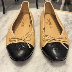 CHANEL Two-Tone Beige and Black Flats